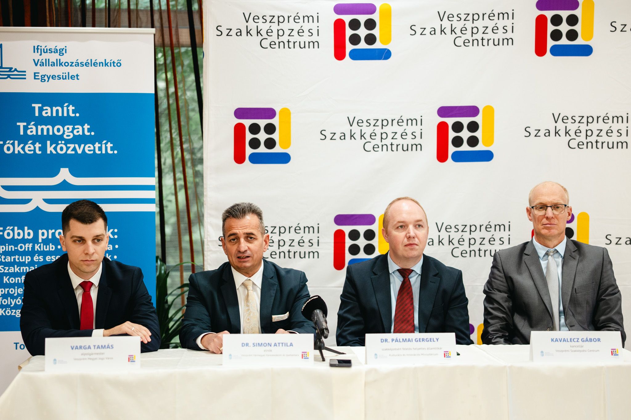 Veszprémben indult a Vállalkozásismereti Roadshow!