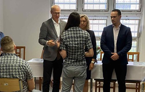 Évzáró ünnepség a Veszprém Vármegyei Büntetés-végrehajtási Intézetben – Három sikeres képzéssel zárult a tanév 